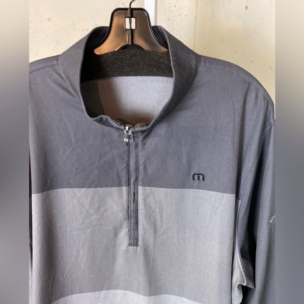 #903 TRAVIS MATHEW Gray Color Block Golf Pullover